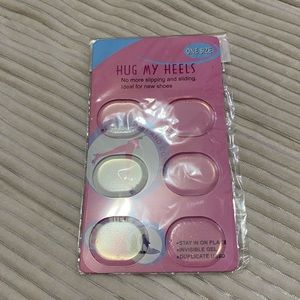 “Hug My Heels” grips for heels to stay in place